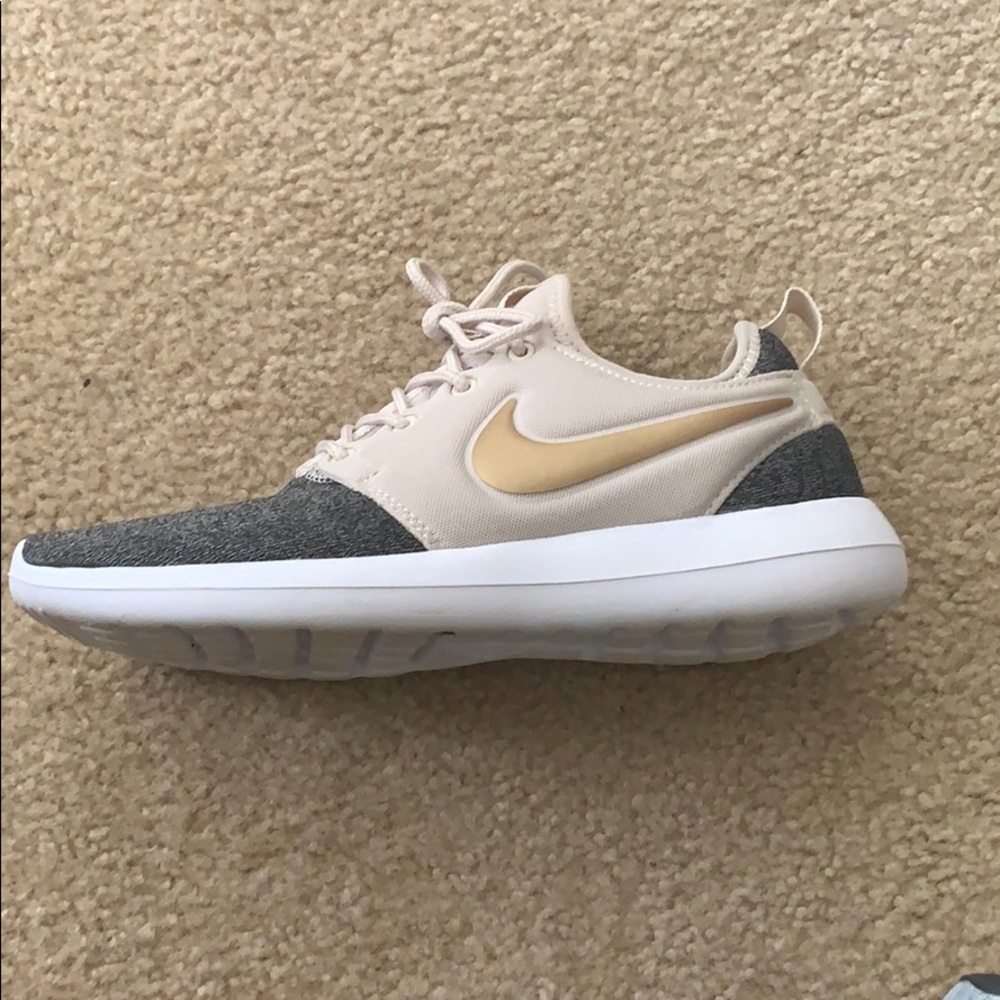 Nike Tennis Shoes